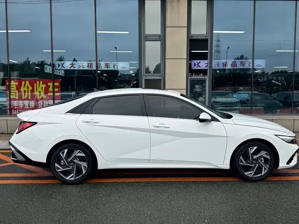 Hyundai Elantra 2023