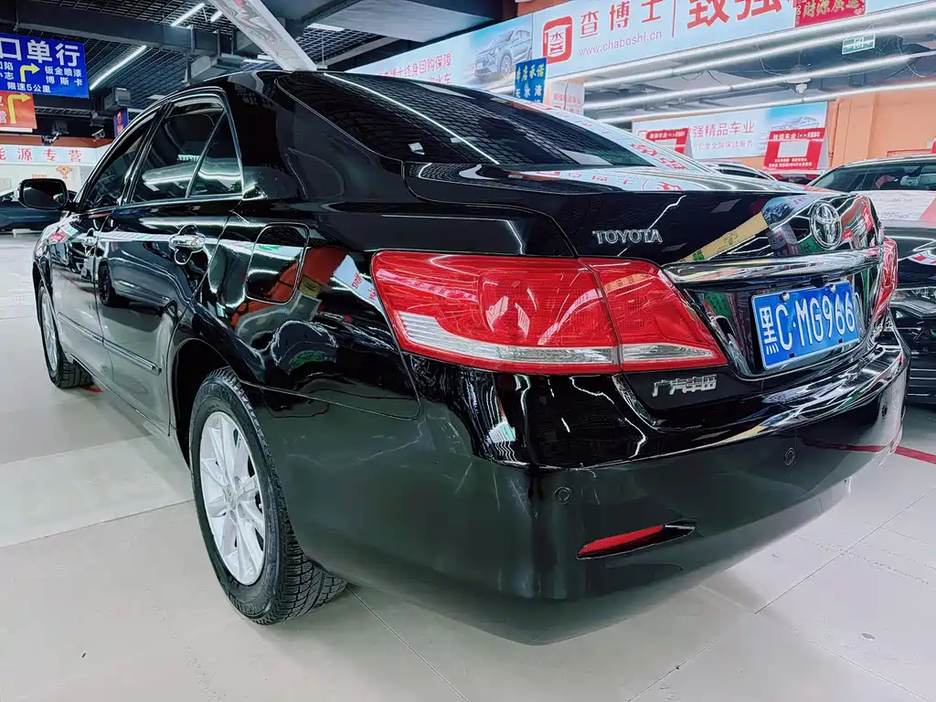 Toyota Camry 2011 — фото 6