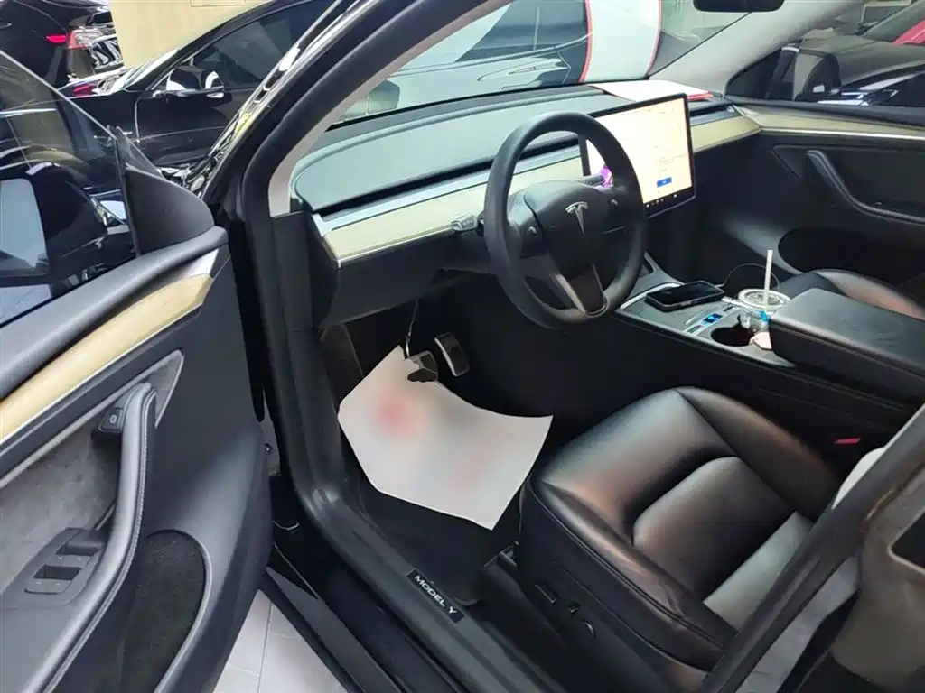 Tesla Model Y 2023 — фото 16