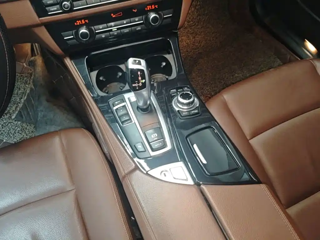 BMW 5 Series 2015 — фото 14