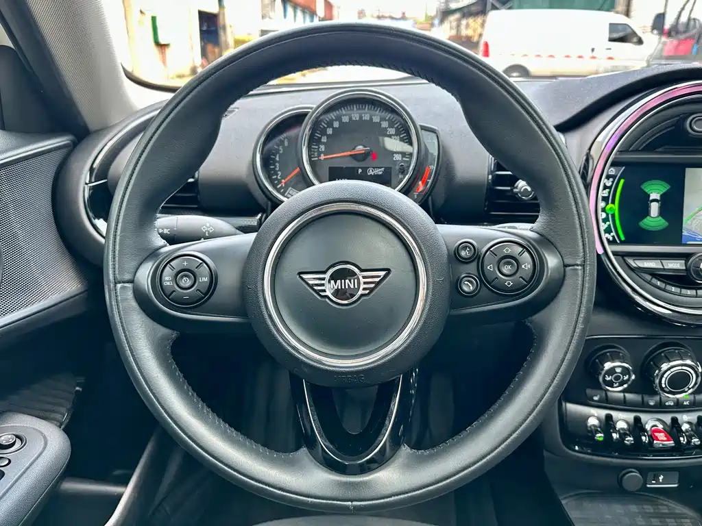 MINI Clubman 2019 — фото 13