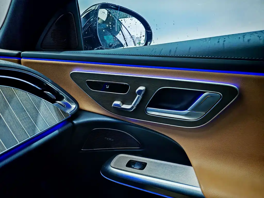 Mercedes-Benz E-Class 2025 — фото 18