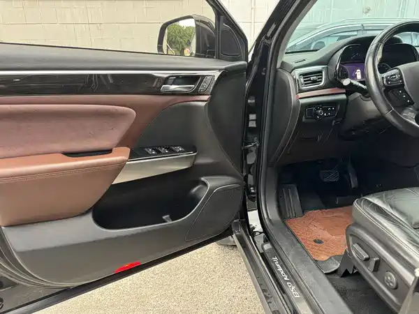 GAC Trumpchi GS8 2017