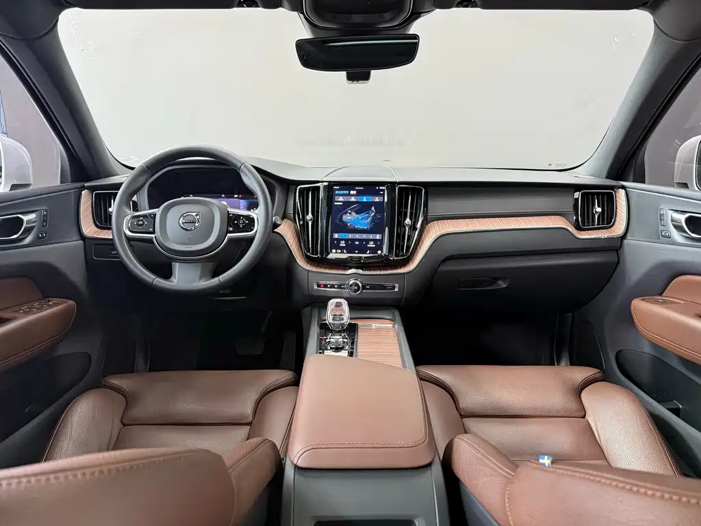 Volvo XC60 2022 — фото 14