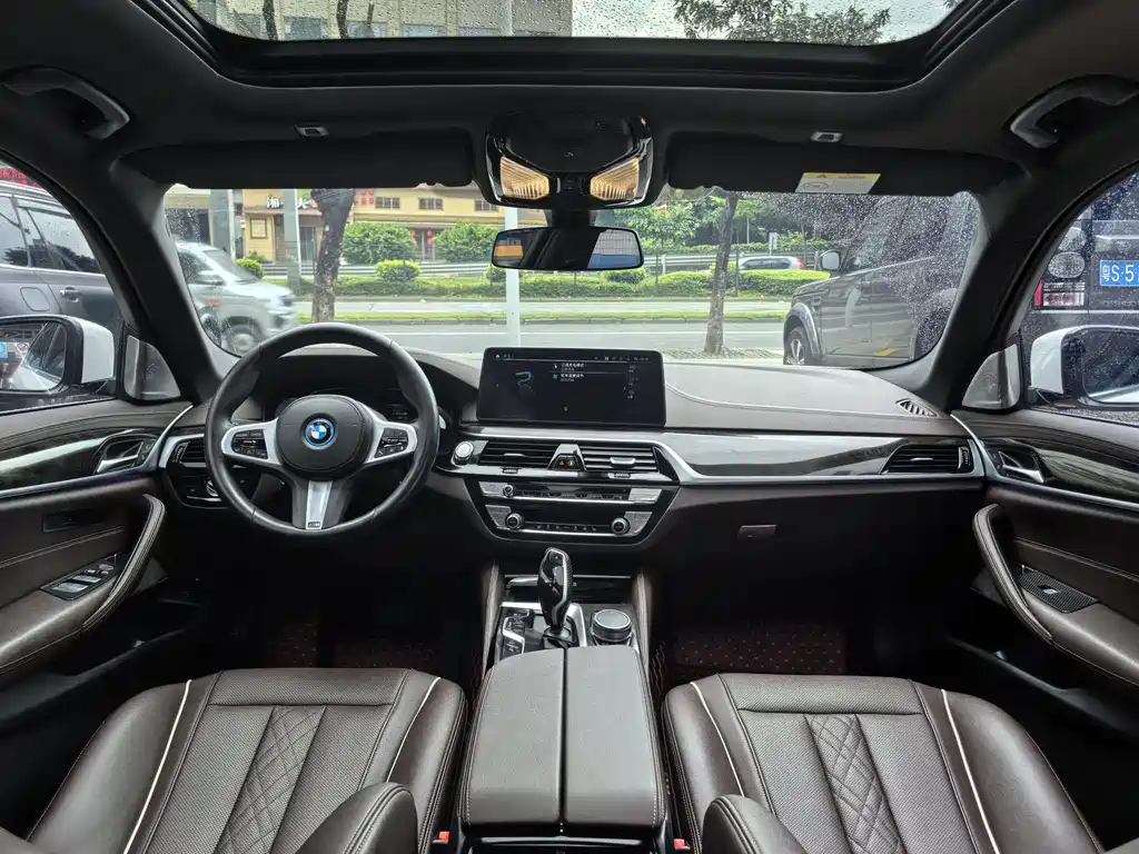 BMW 5 Series New Energy 2022 — фото 10