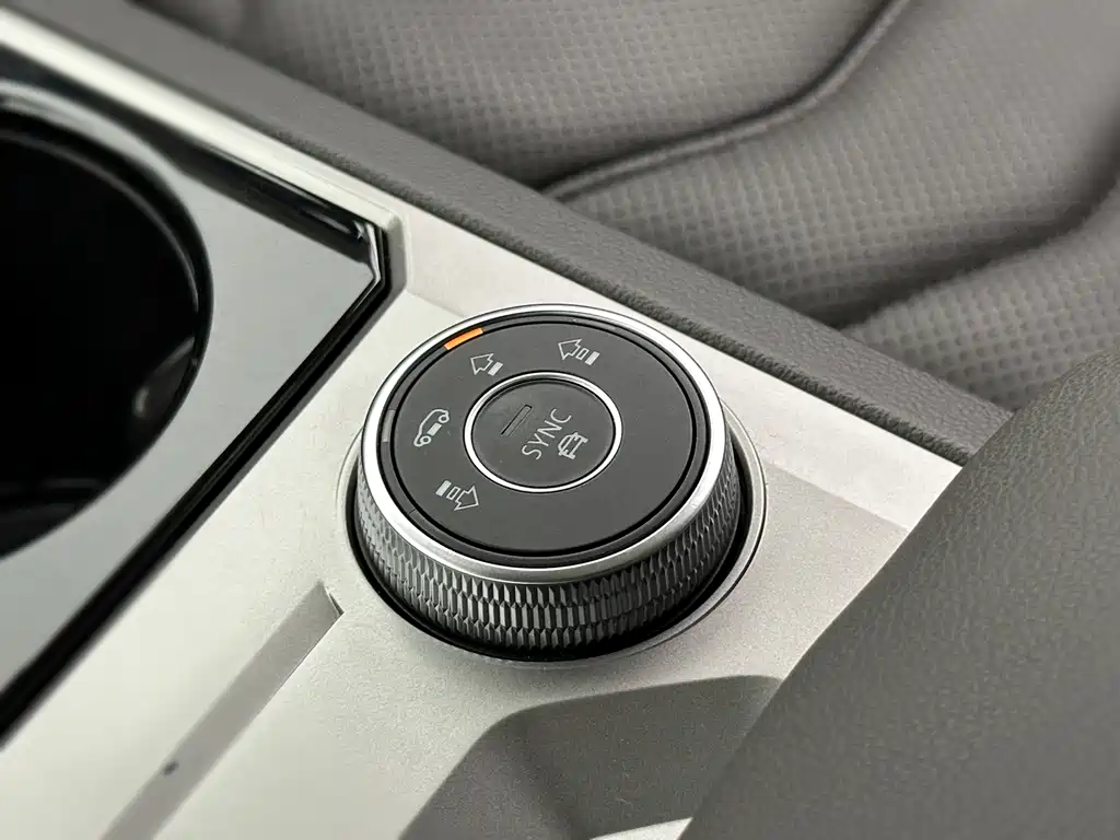 Volkswagen Touareg 2022 — фото 24