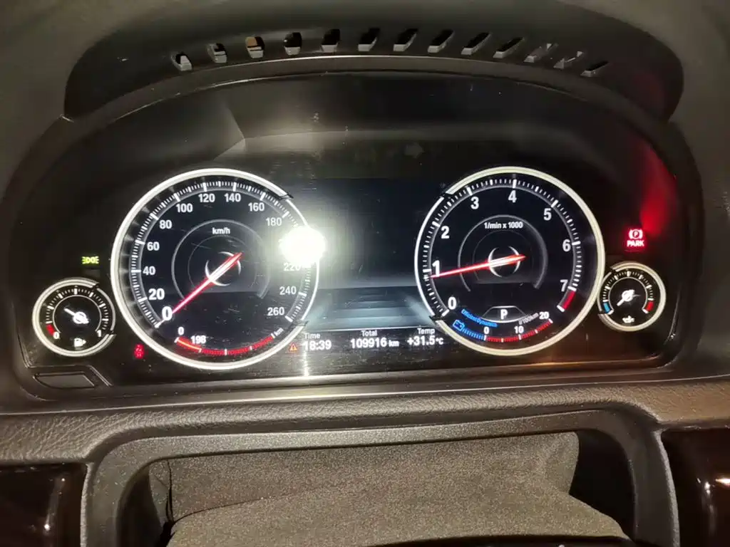 BMW 5 Series GT 2016 — фото 12
