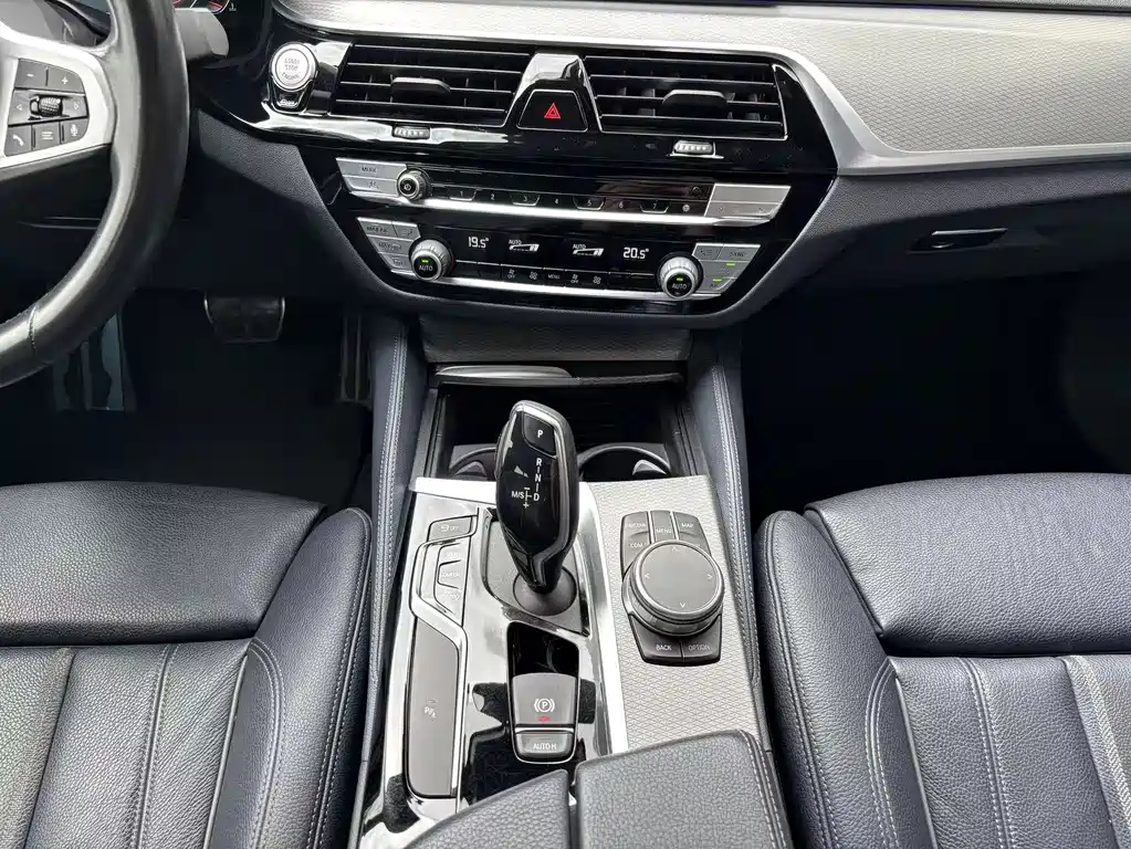 BMW 5 Series 2020 — фото 17