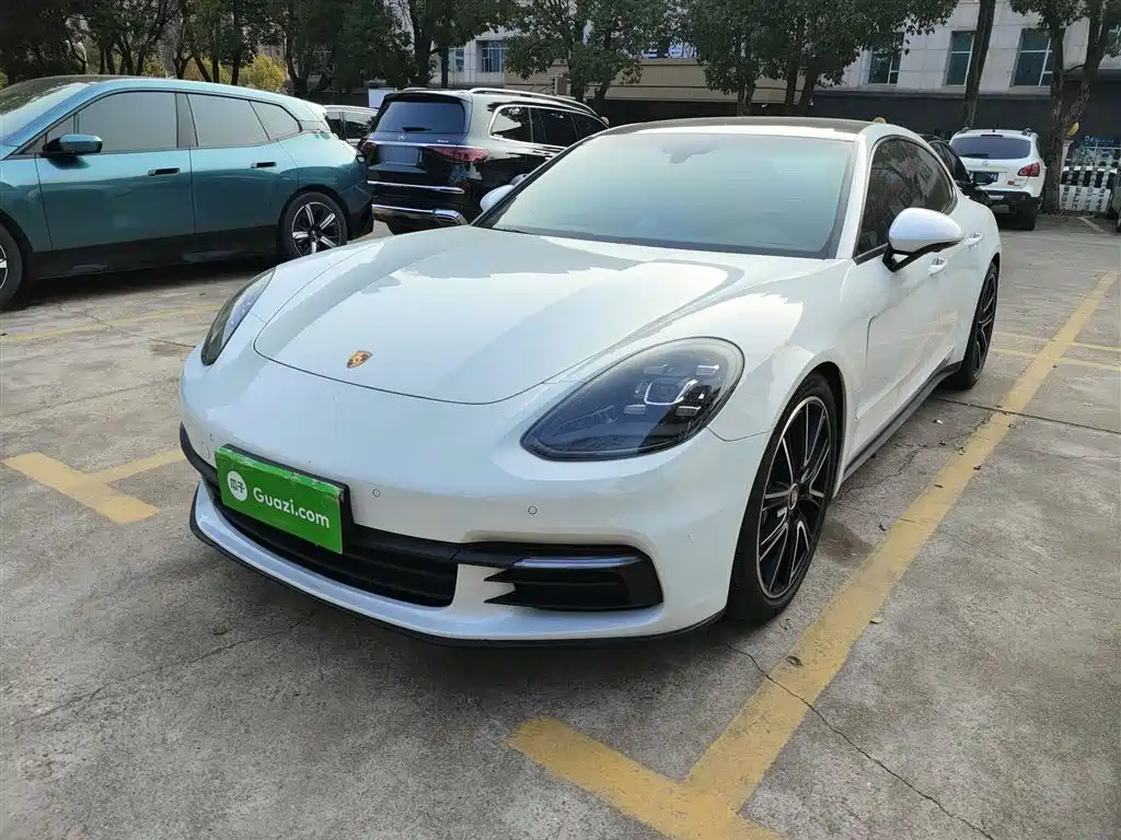 Porsche Panamera 2018 — фото 1