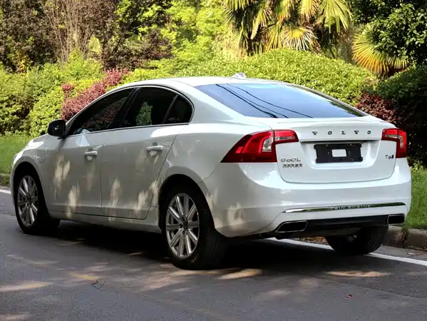 Volvo S60 Plug-In Hybrid 2015