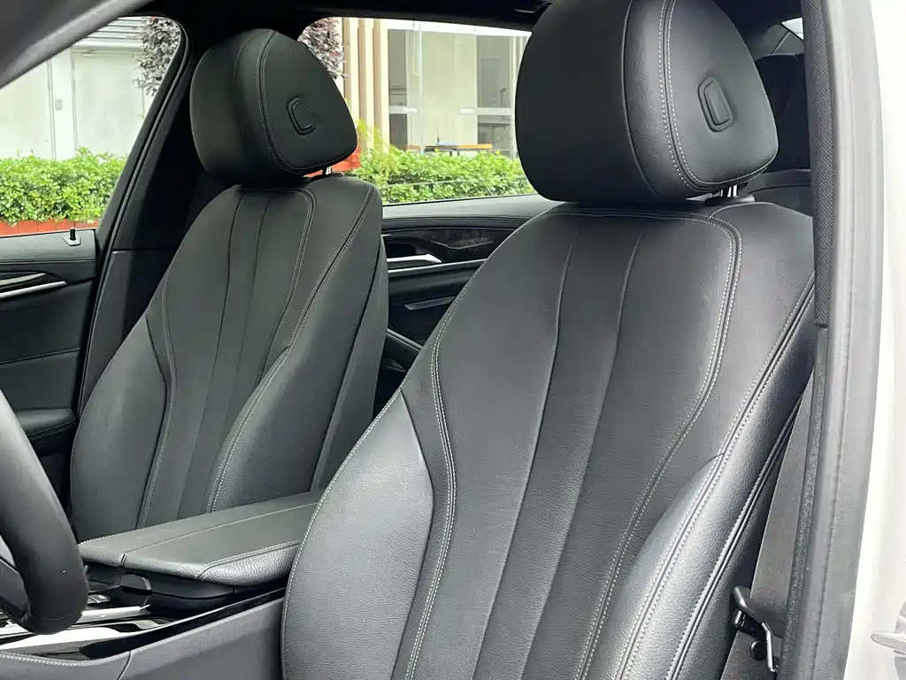 BMW 5 Series 2019 — фото 15