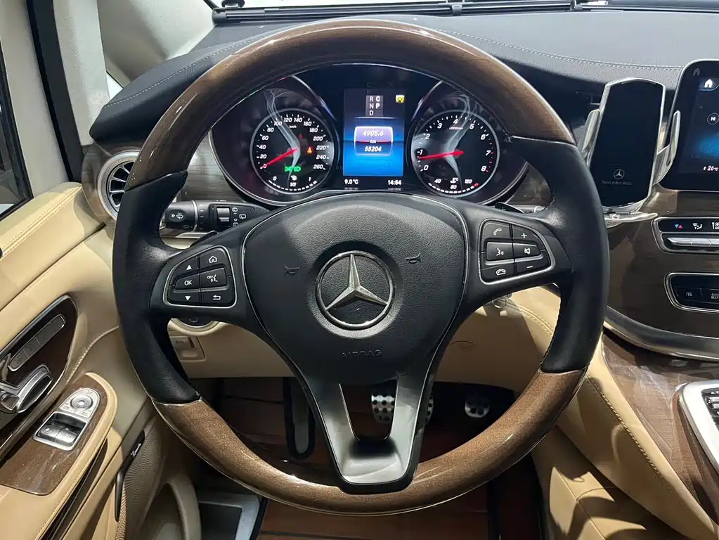Mercedes-Benz V-Class 2022 — фото 23