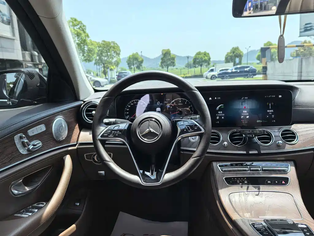 Mercedes-Benz E-Class 2023 — фото 15