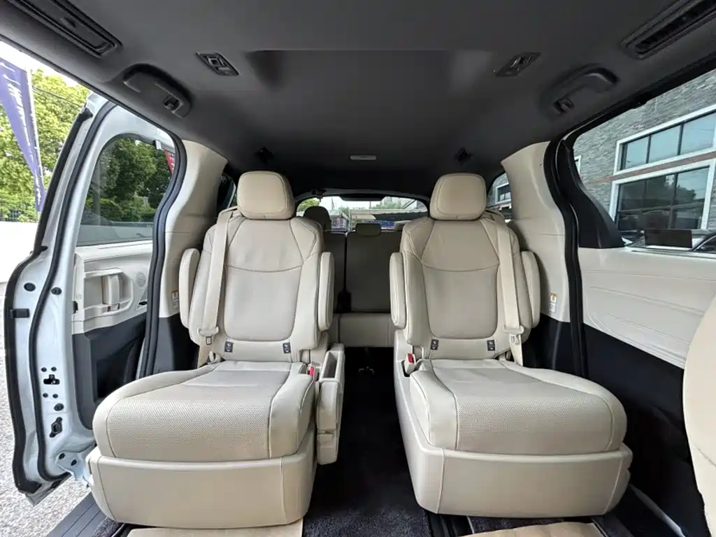 Toyota Sienna 2024