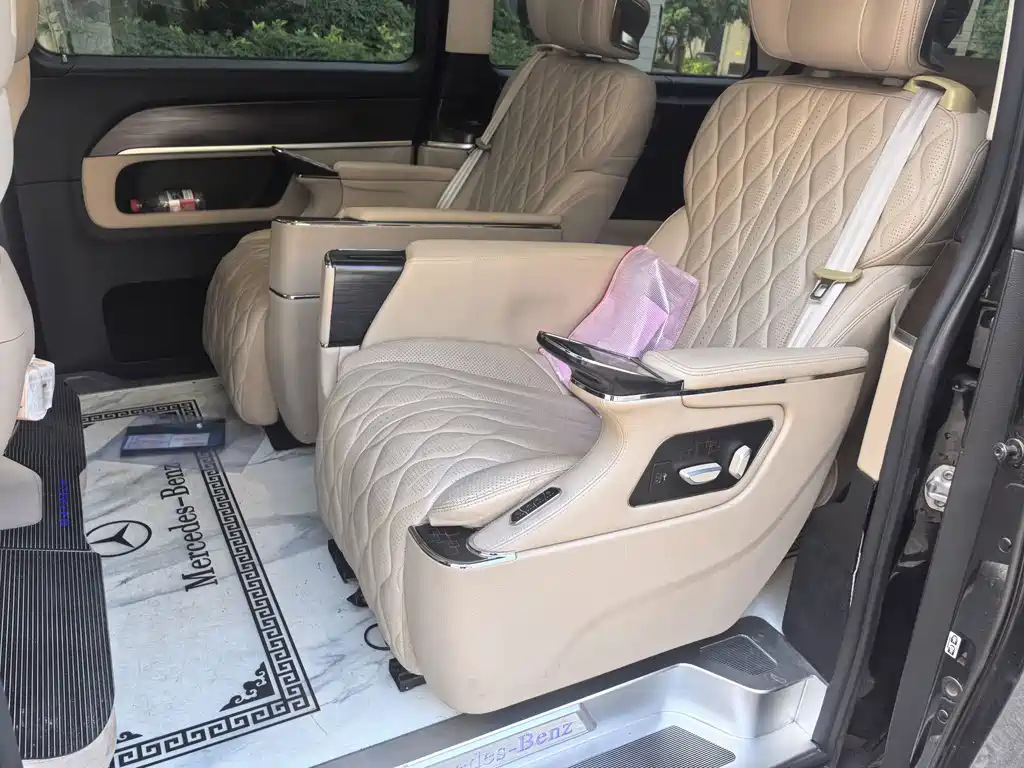 Mercedes-Benz V-Class 2022 — фото 10