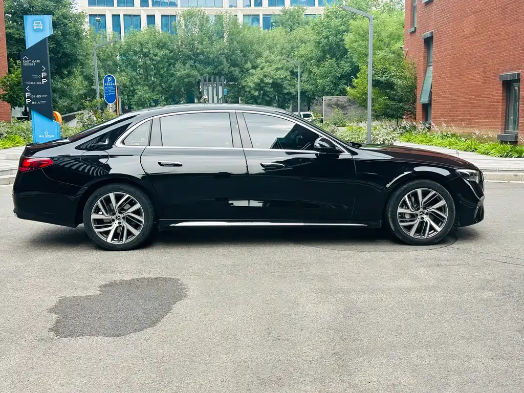 Mercedes-Benz E-Class 2024