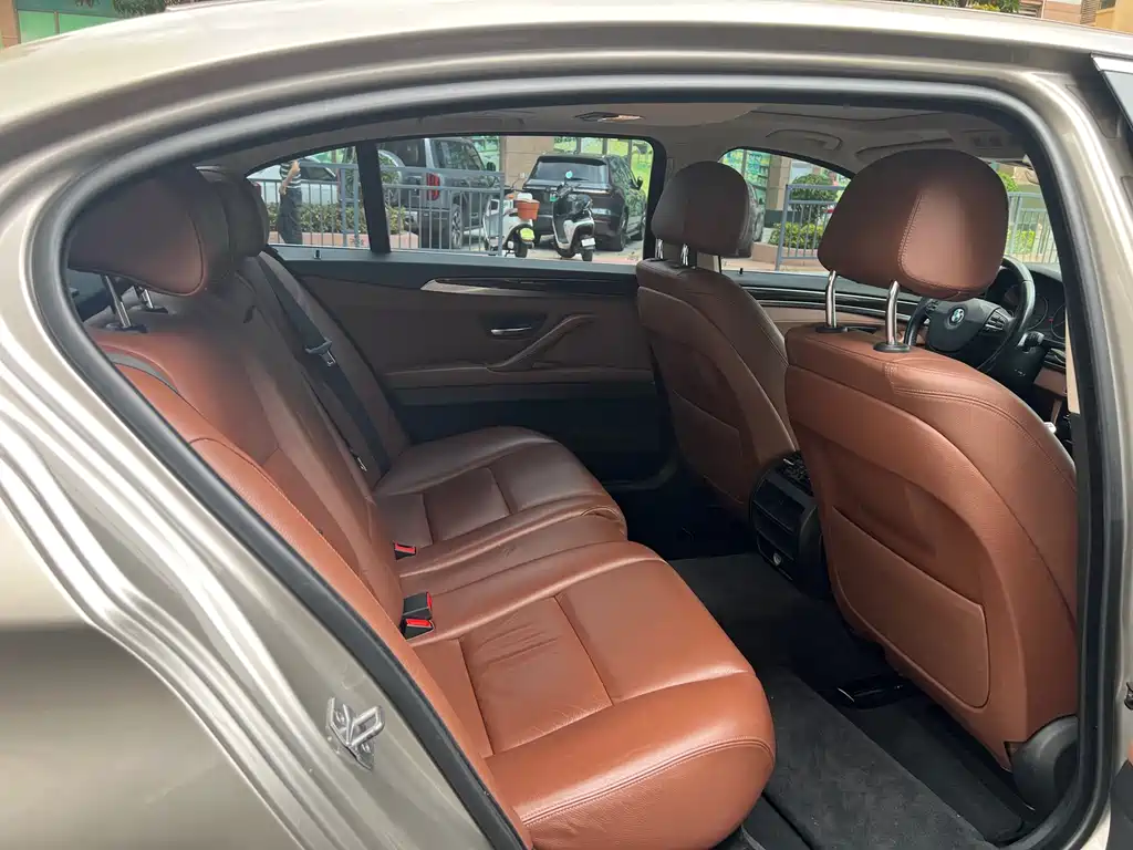 BMW 5 Series 2016 — фото 11