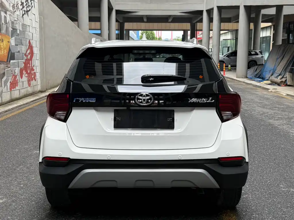 Toyota Yaris L 2023 — фото 5