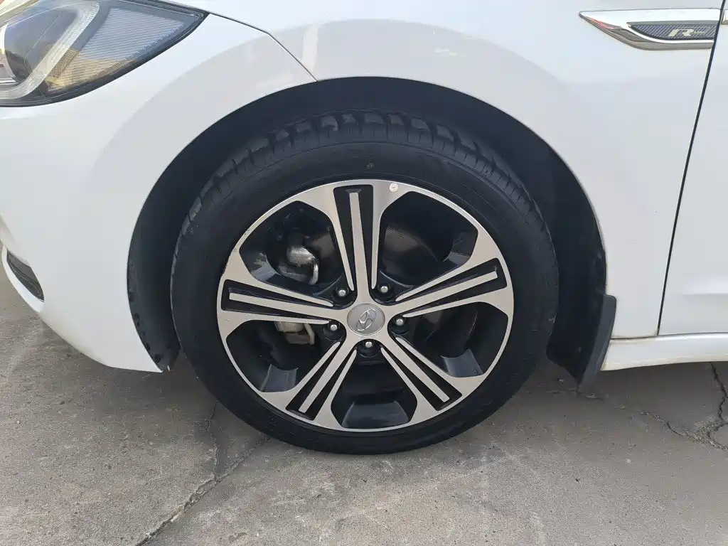 Hyundai Elantra 2019 — фото 25