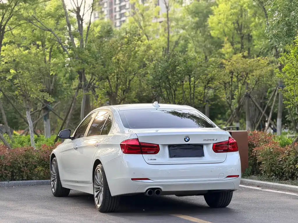 BMW 3 Series 2019 — фото 13