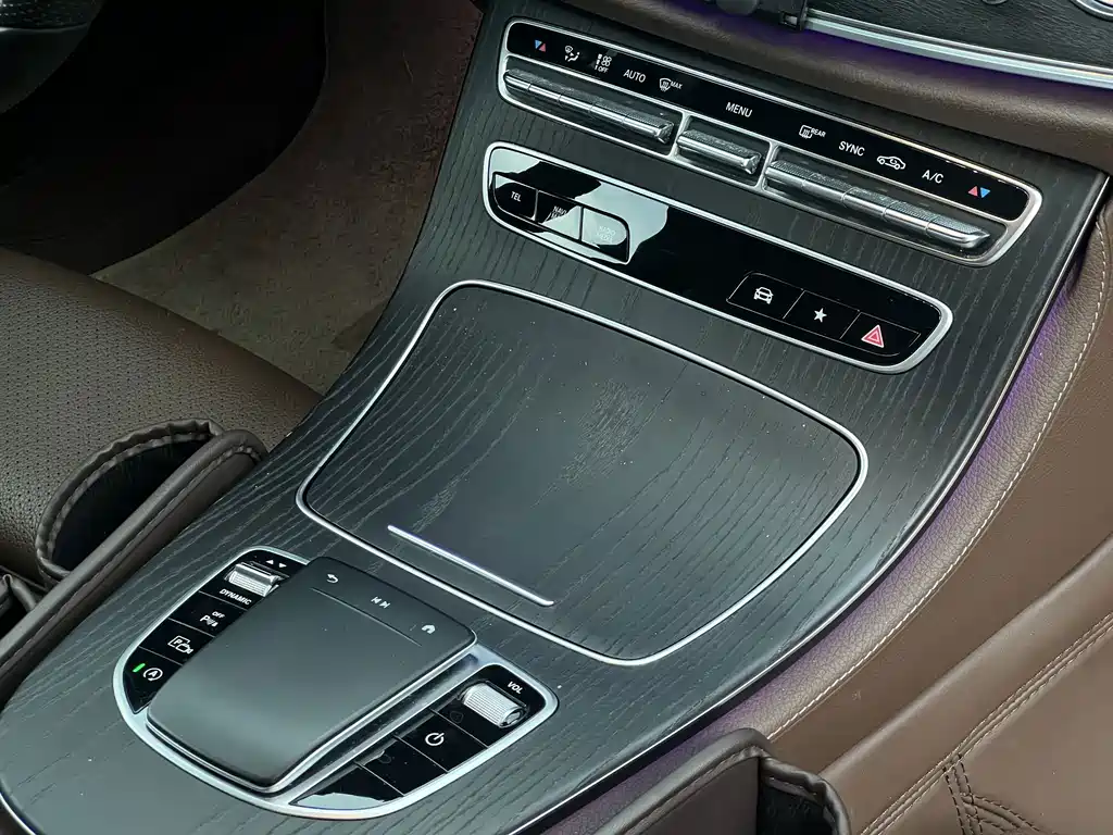 Mercedes-Benz E-Class 2022 — фото 10