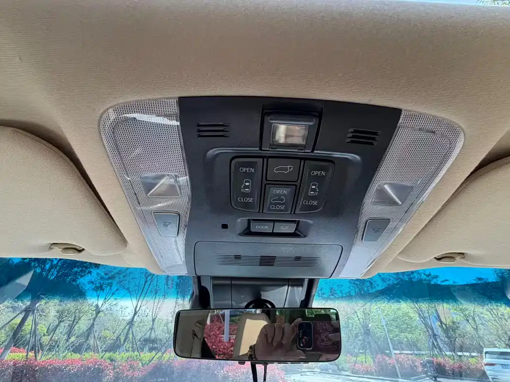 Toyota Alphard 2024 — фото 12