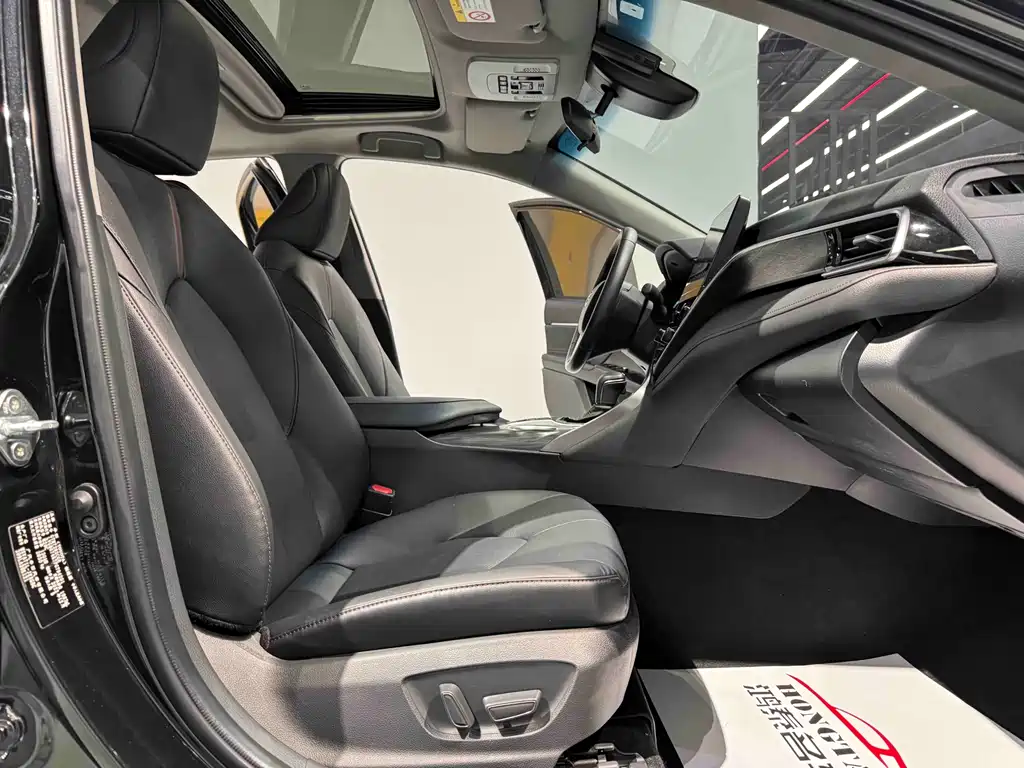 Toyota Camry 2024 — фото 11