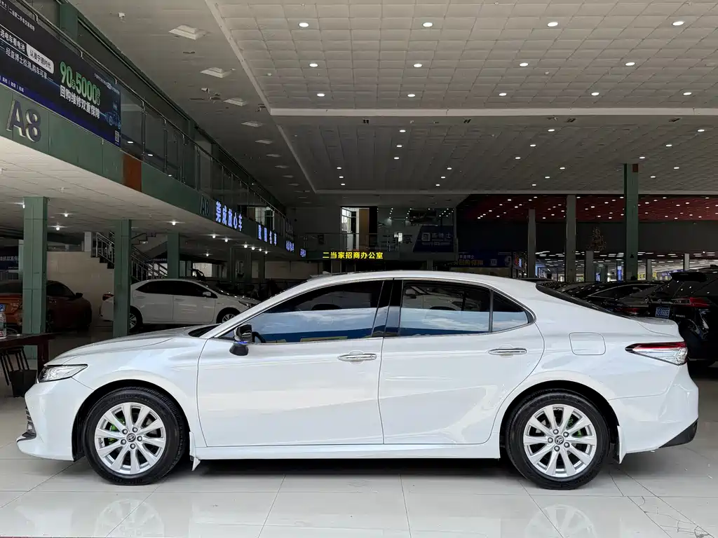 Toyota Camry 2020 — фото 11