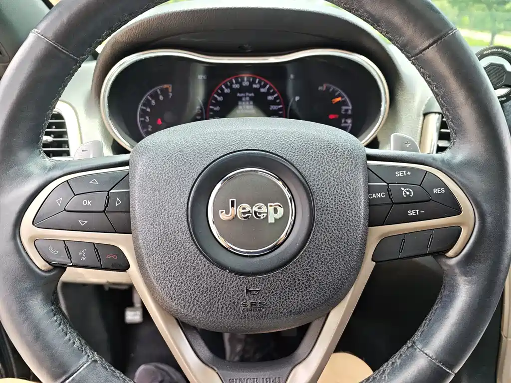 Jeep Grand Cherokee 2014 — фото 13