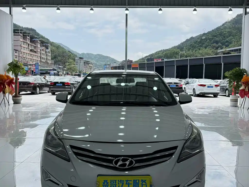 Hyundai Verna 2015 — фото 2