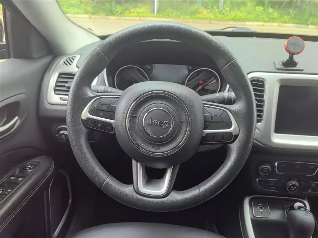 Jeep Compass 2020 — фото 11
