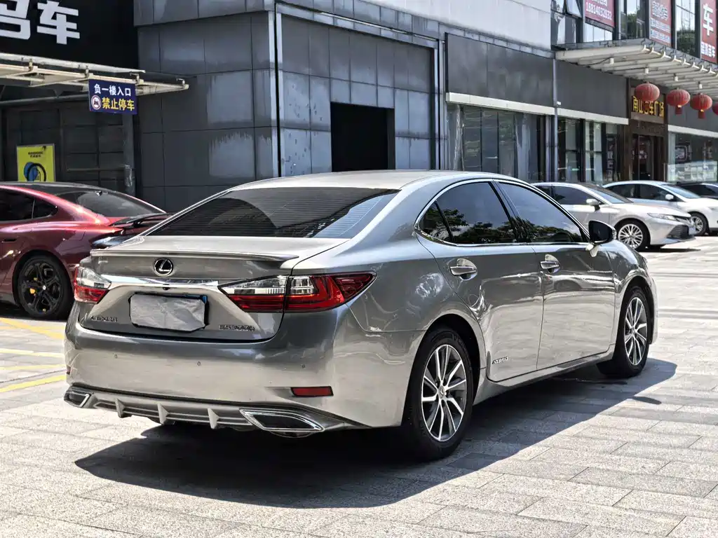 Lexus ES 2017 — фото 4