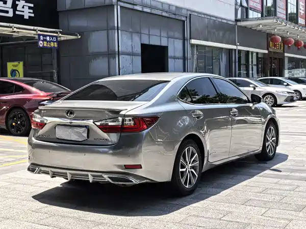 Lexus ES 2017