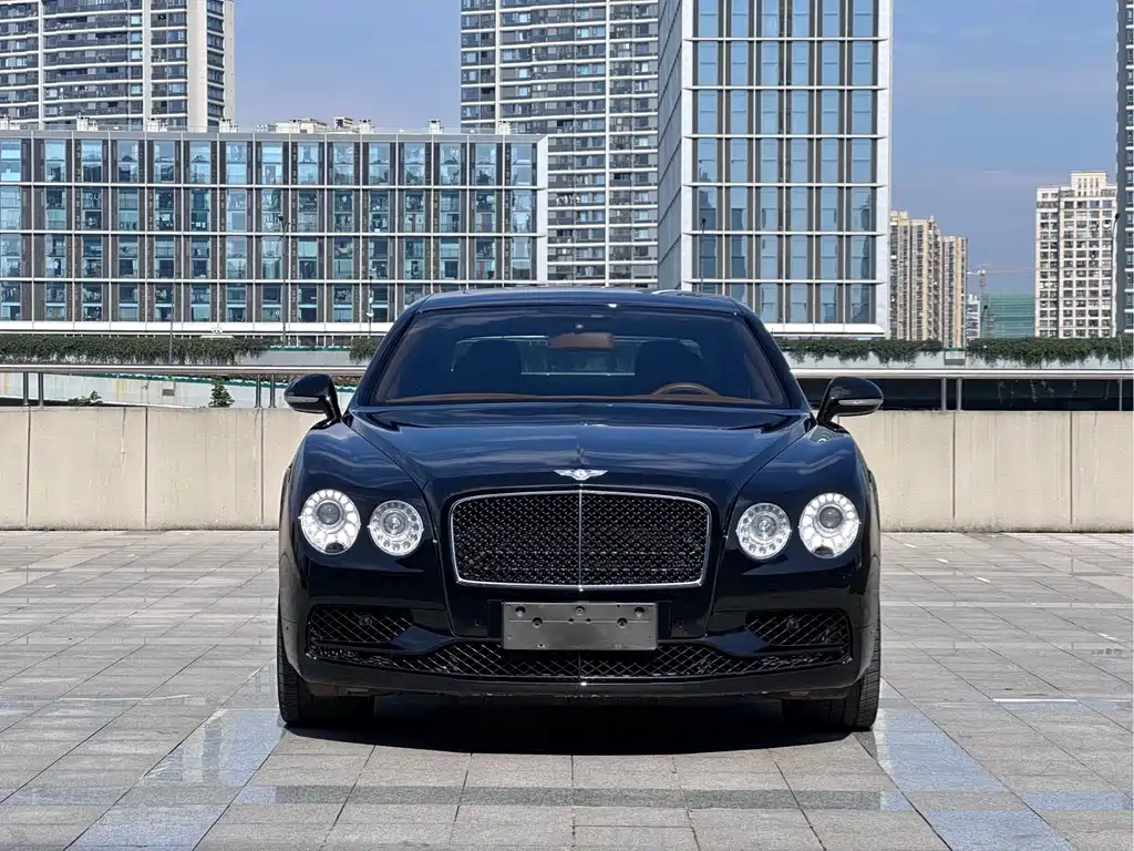 Bentley Flying Spur 2019 — фото 14