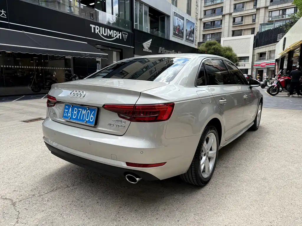Audi A4L 2016