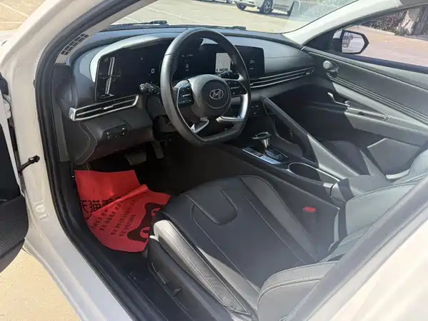 Hyundai Elantra 2022