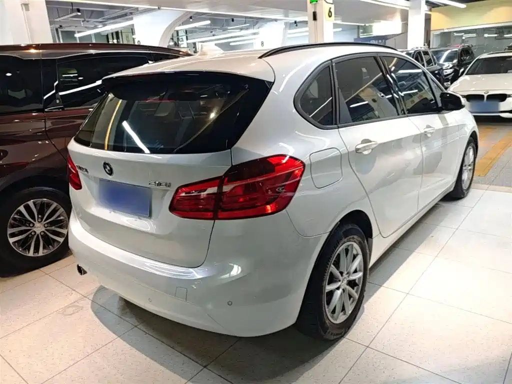 BMW 2 Series Active Tourer 2017 — фото 7