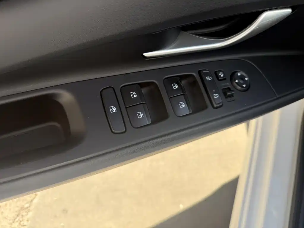 Hyundai Elantra 2023 — фото 17