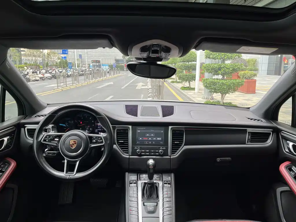 Porsche Macan 2018 — фото 11