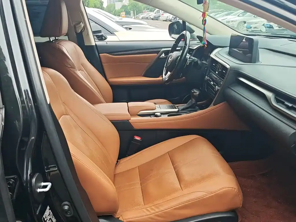 Lexus RX 2021