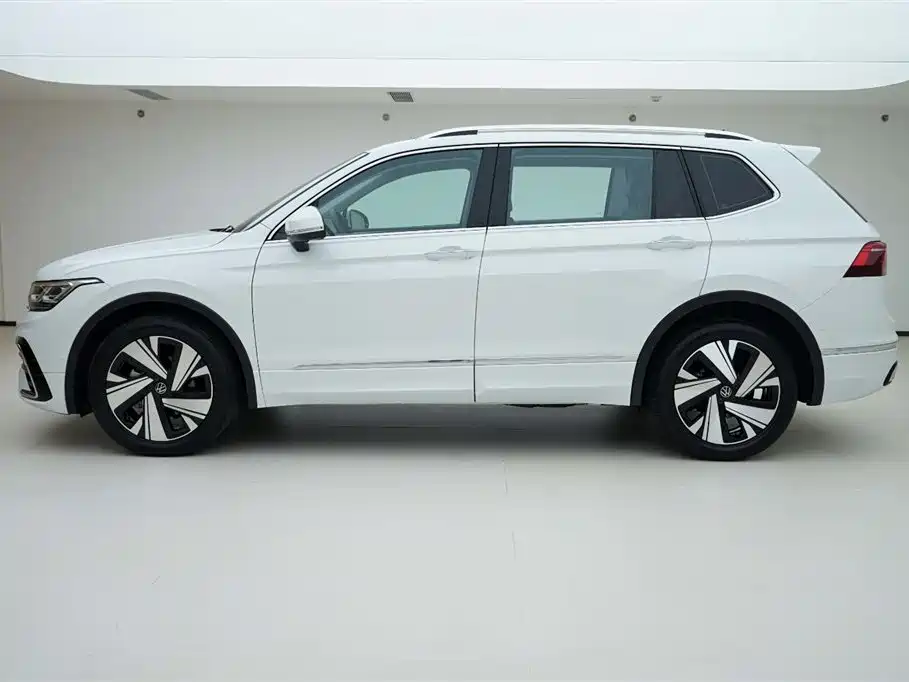Volkswagen Tiguan L 2024 — фото 3