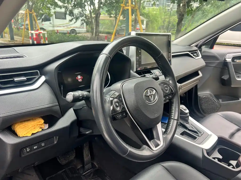 Toyota RAV4 2020 — фото 19