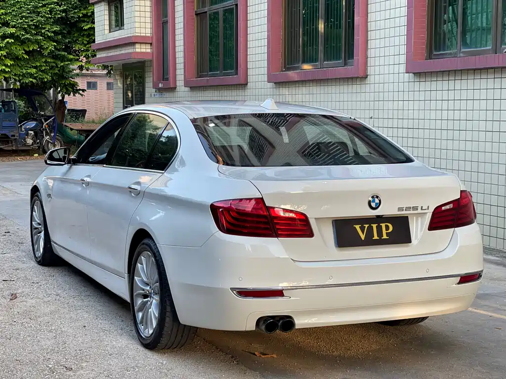 BMW 5 Series 2015 — фото 9