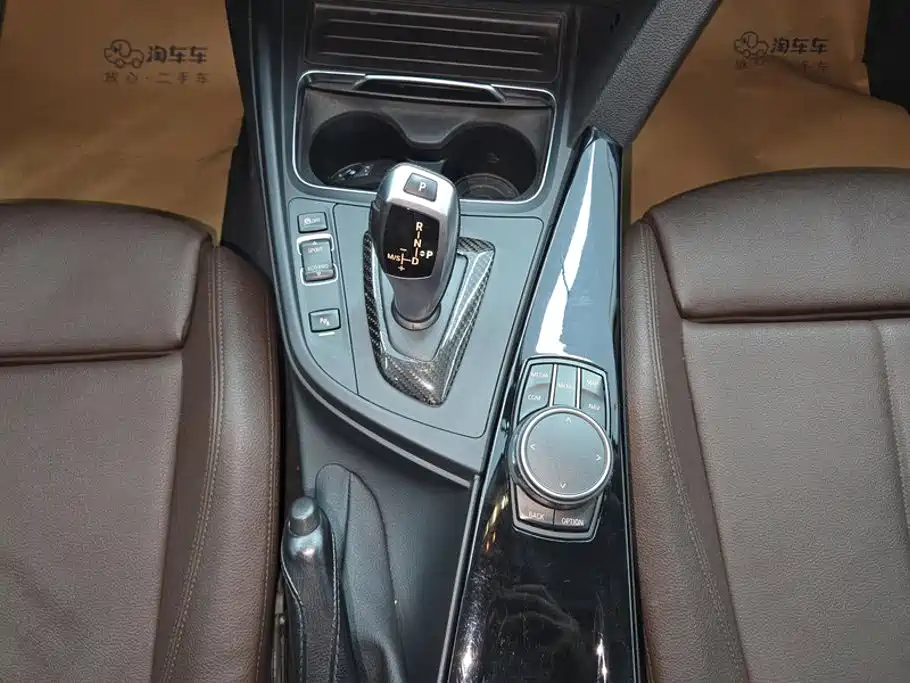 BMW 3 Series 2019 — фото 16