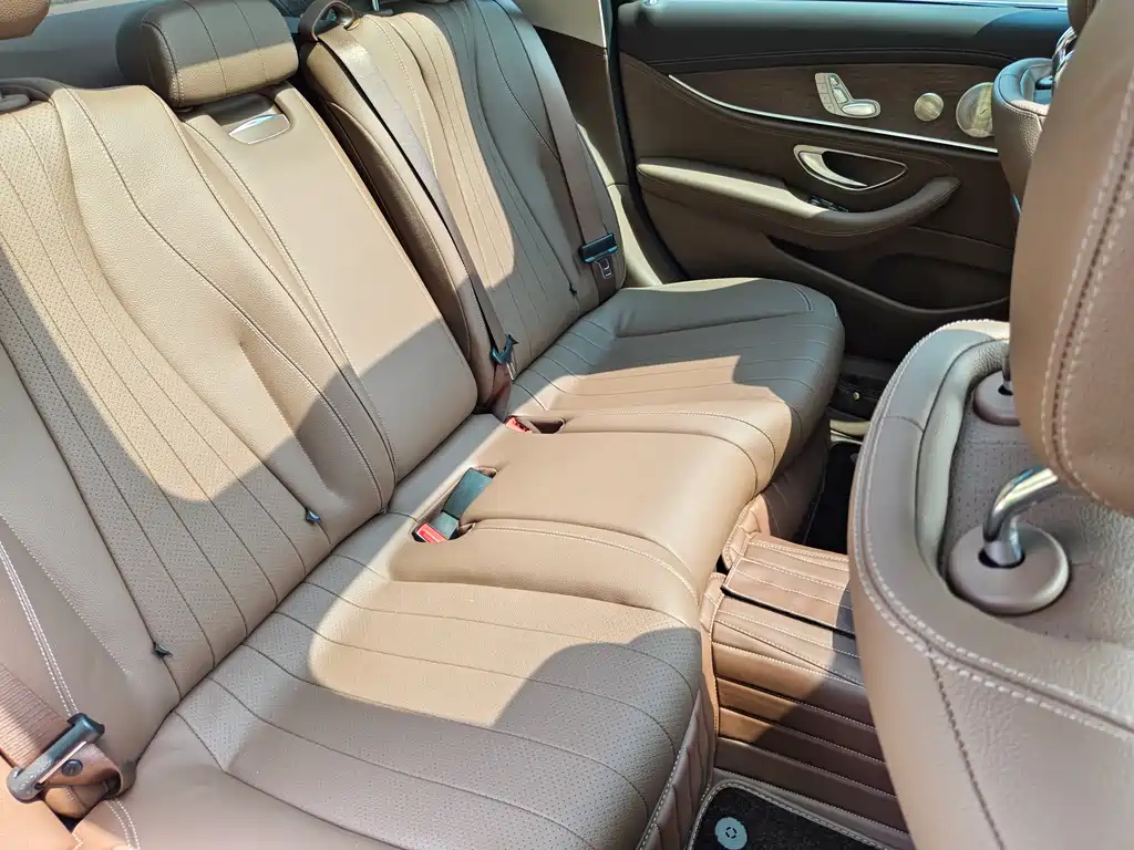 Mercedes-Benz E-Class 2023 — фото 13