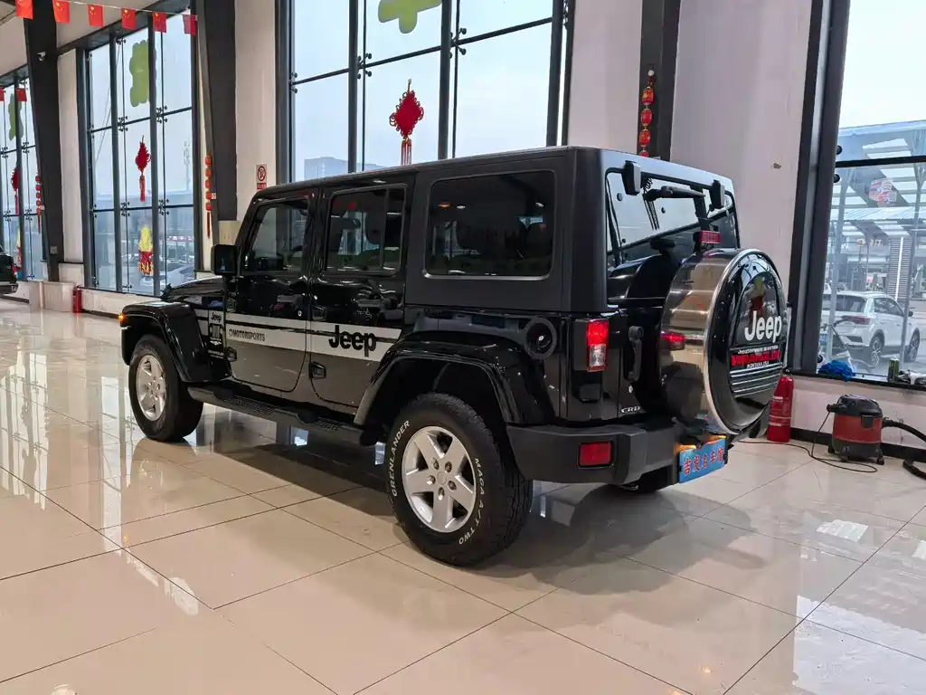 Jeep Wrangler 2014 — фото 17