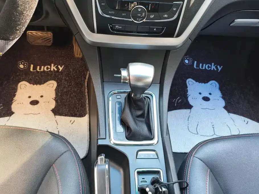 Geely Emgrand 2015 — фото 16