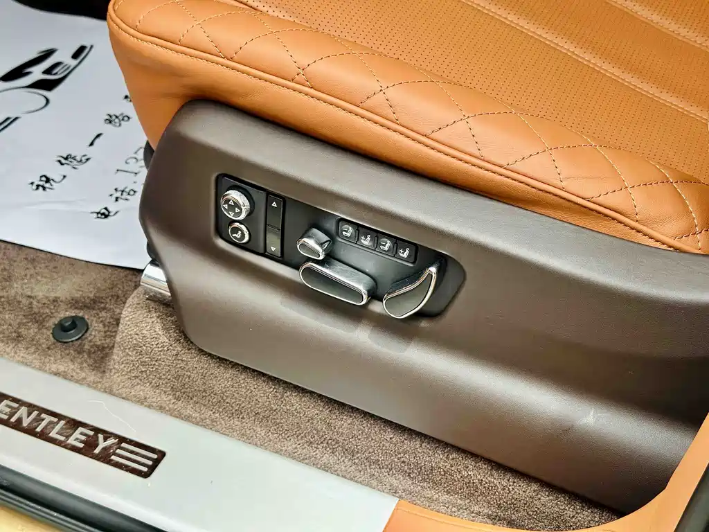 Bentley Bentayga 2018 — фото 11