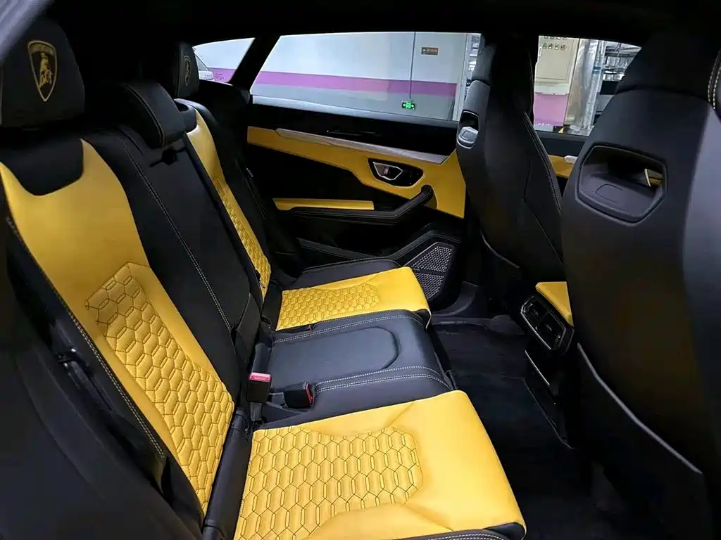 Lamborghini Urus 2019 — фото 11
