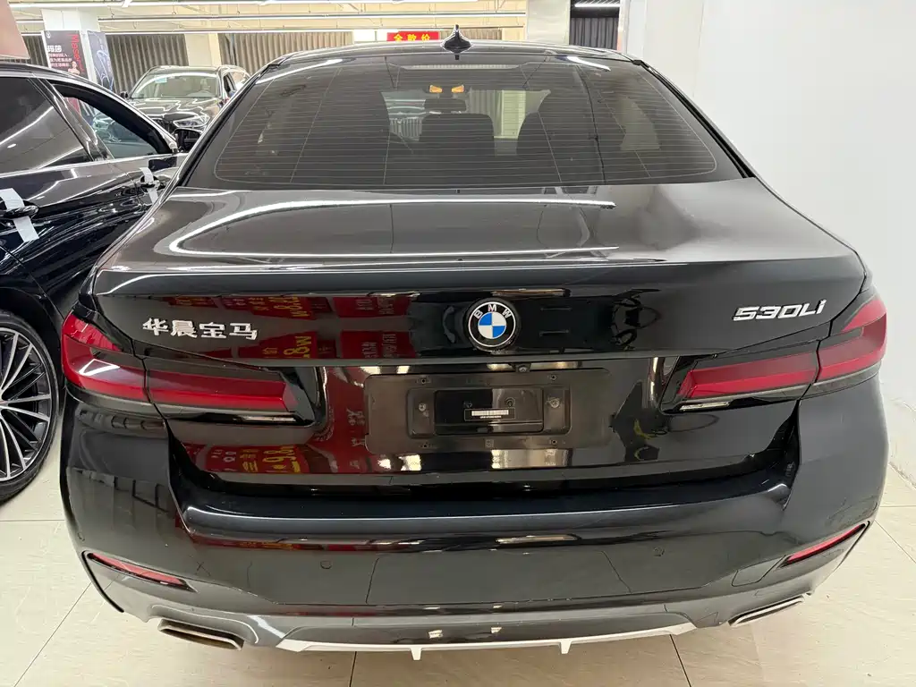 BMW 5 Series 2022 — фото 10